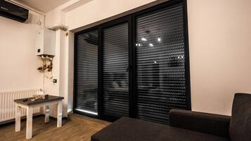 Soundproofing, free WiFi, bed sheets