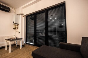 Studio Familial, vue partielle sur la mer | Chambres insonorisées, Wi-Fi gratuit, draps fournis