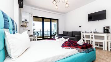 Soundproofing, free WiFi, bed sheets