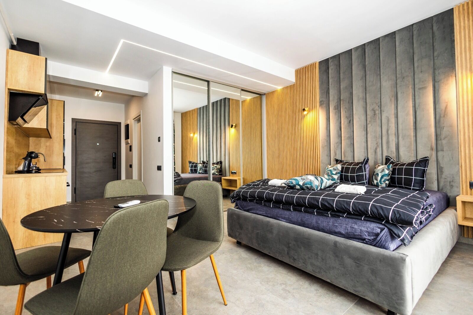 Soundproofing, free WiFi