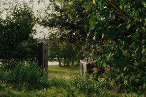 Vista frontal de la propiedad