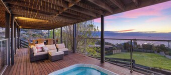 Martha's Maison | Heated Spa & Unbeatable Bay Views