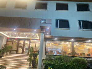 Mặt tiền nơi lưu trú