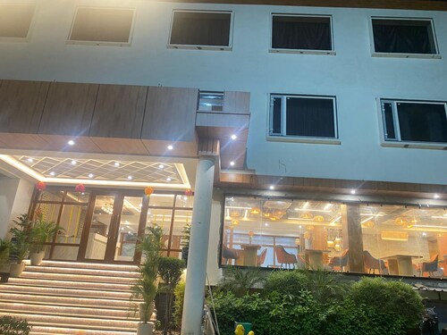 Frosty Fern Hotel & Resort