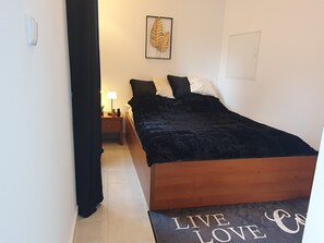 1 bedroom, WiFi, bed sheets