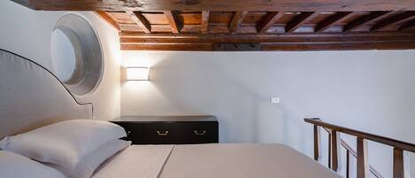 熨斗/熨衫板、Wi-Fi、床單