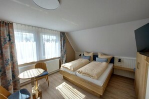 1 bedroom, iron/ironing board, WiFi, bed sheets - 3. guest house at Norddeich station - Comfortable rooms with private bathroom (Norden)