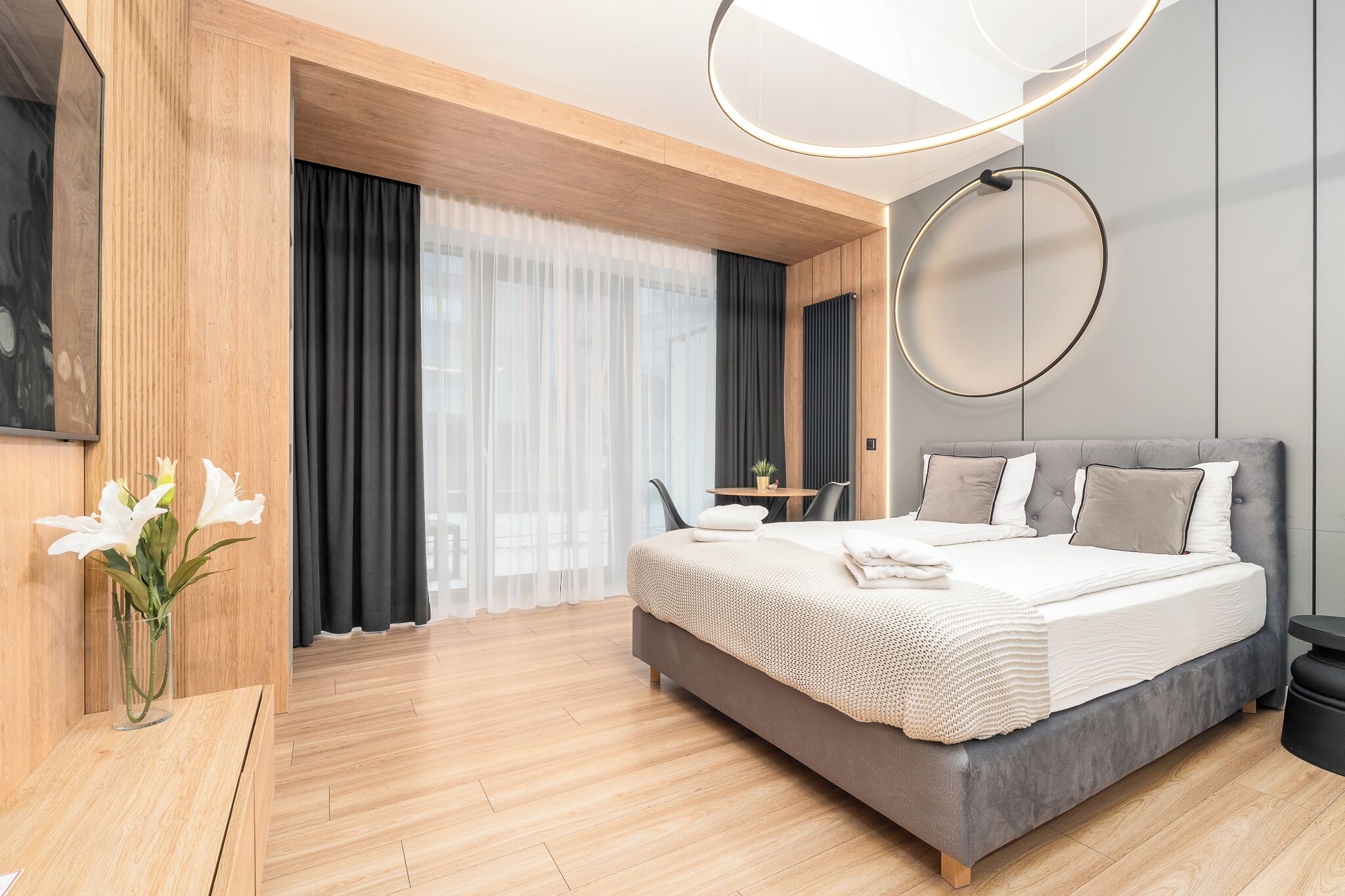 Tabla de planchar con plancha, cunas, wifi gratis y ropa de cama 