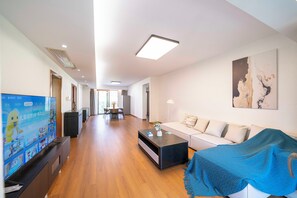 Apartment, 3 Bedrooms, Kitchen, City View | Living room | 55-inch Smart TV with cable channels