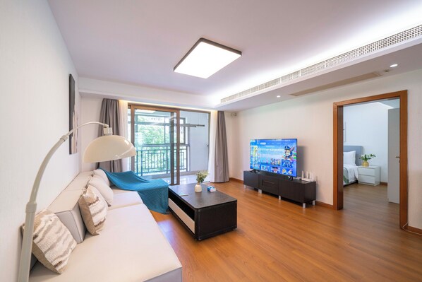 Apartment, 3 Bedrooms, Kitchen, City View | Living room