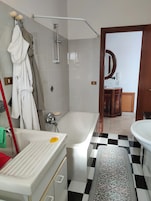 Comfort Double Room, Garden View | Bathroom | Hair dryer, towels, soap, shampoo