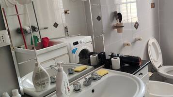 Comfort Double Room, Garden View | Bathroom | Hair dryer, towels, soap, shampoo