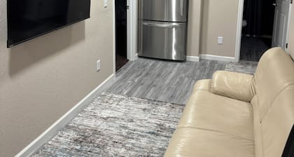 Enchanting 2-bedroom house with AC in Roseville