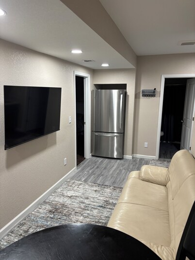 Enchanting 2-bedroom house with AC in Roseville
