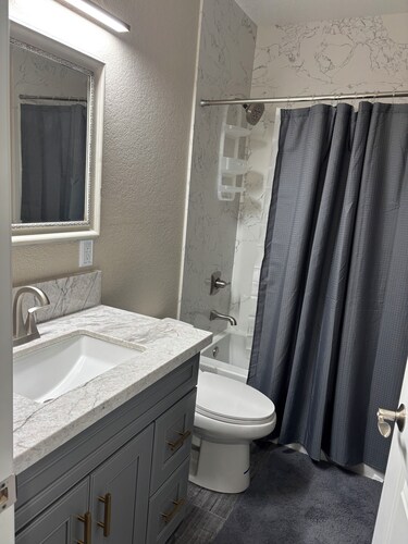 Enchanting 2-bedroom house with AC in Roseville