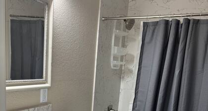 Enchanting 2-bedroom house with AC in Roseville