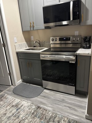 Mikroaaltouuni, uuni, liesi