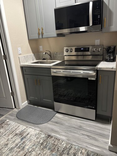 Enchanting 2-bedroom house with AC in Roseville