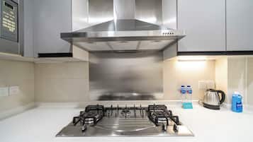 Superior Apartment, 1 Queen Bed, Kitchen, City View | Private kitchen