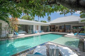 Pool - 4 BR Villa central location with pool Seminyak (Badung)