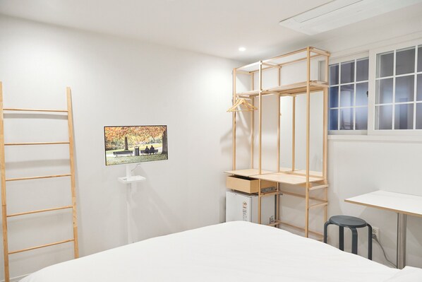 Deluxe Double Room, 1 Queen Bed, Non Smoking | Desk, laptop workspace, free WiFi