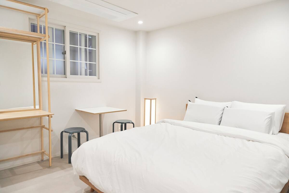 Habitación doble Deluxe, 1 cama Queen size, para no fumadores | Escritorio, espacio para trabajar con laptop y wifi gratis