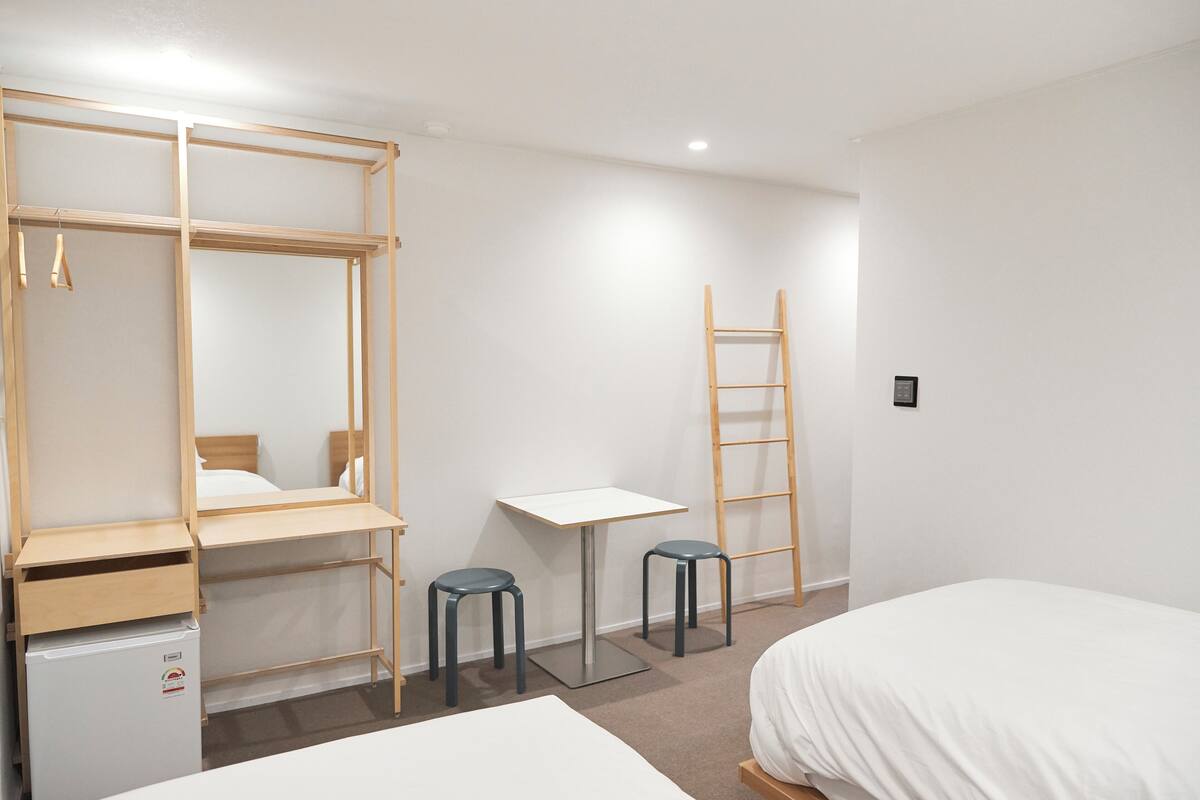 スタンダード ツインルーム ベッド (複数台) 禁煙 | デスク、ノートパソコン用作業スペース、WiFi (無料)