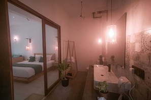 디럭스룸, 수영장 전망 | 욕실 | 샤워 시설, 헤어드라이어, 타월, 비누