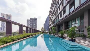 Apartamento, 1 habitación, vistas a la ciudad | Piscina | Una piscina cubierta