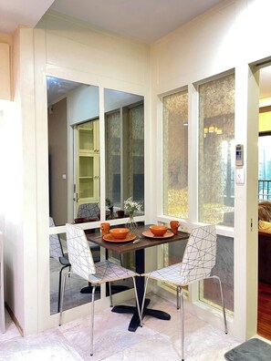 Leilighet, 1 soverom, byutsikt | Spisestue