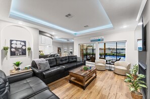 Téléviseur, foyer, jeux vidéo, bureau