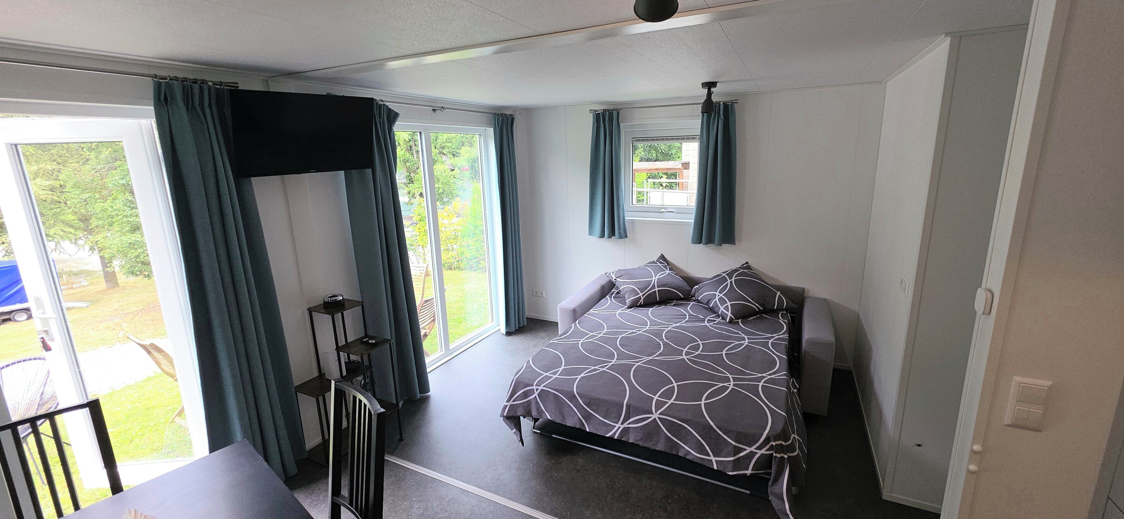 2 bedrooms, travel cot, free WiFi, bed sheets