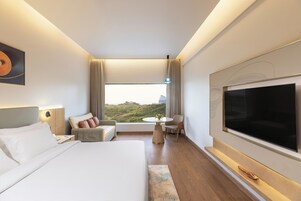 Executive Double Room | Premium bedding, minibar, desk, laptop workspace