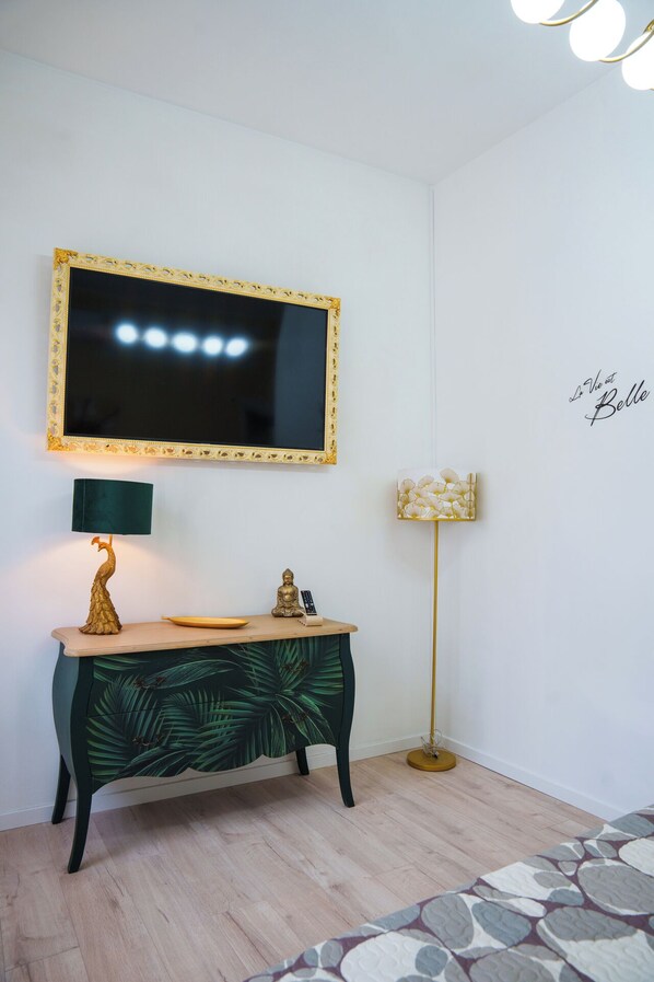 Interior - Gabri's House has 3 rooms with 3 private bathrooms and a kitchen available (Rozzano)