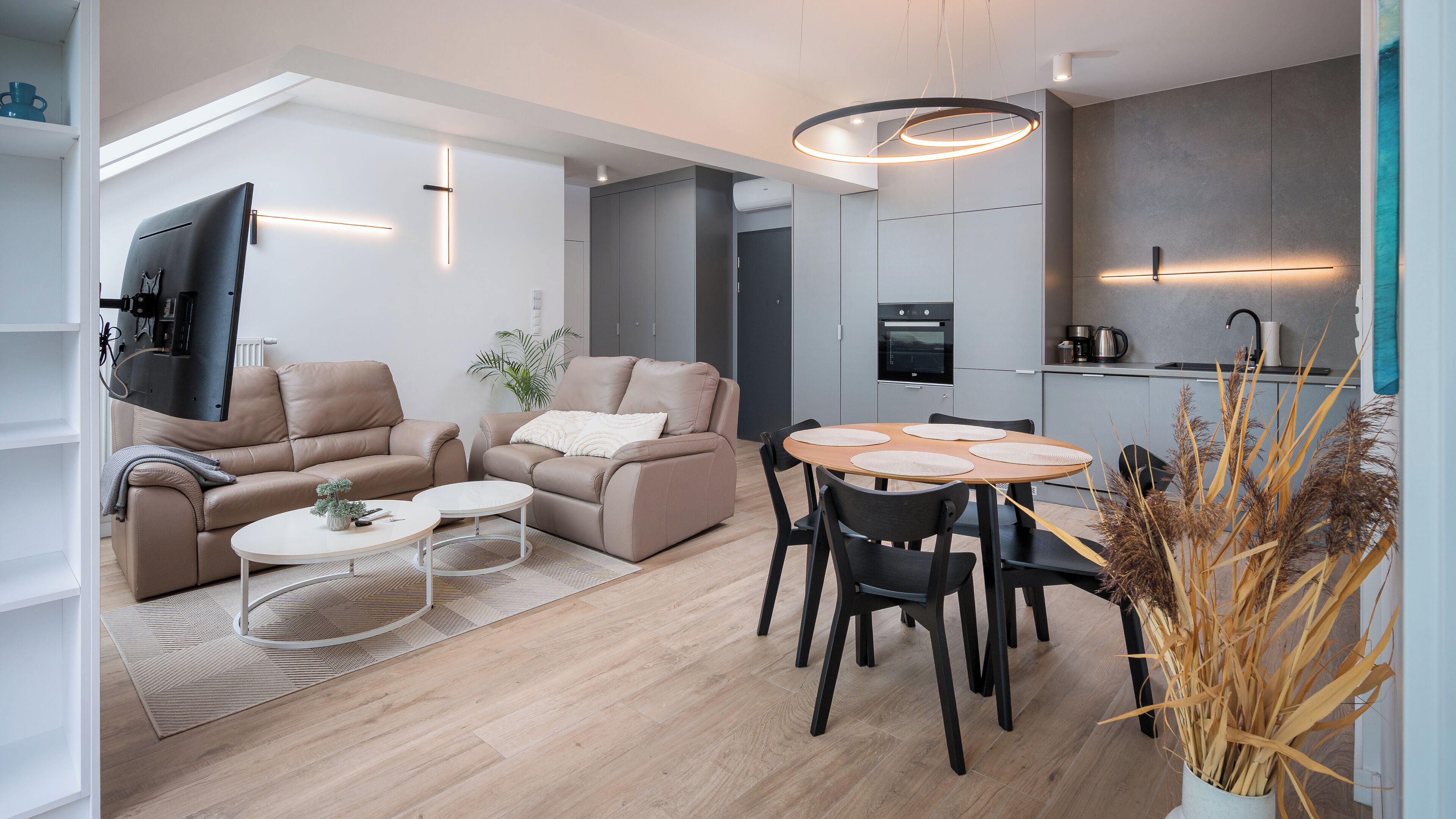 Apartment (32) | Living area | Flat-screen TV