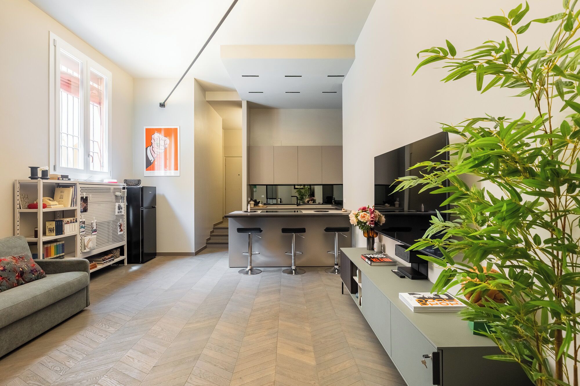 Apartment, 1 Queen Bed with Sofa bed | Living area | 30-inch TV with satellite channels