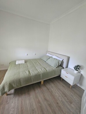 3 dormitorios, tabla de planchar con plancha, wifi gratis y ropa de cama