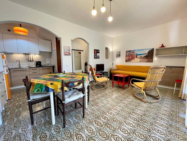 Villa, 2 habitaciones, balcón, vista al jardín | Sala de estar