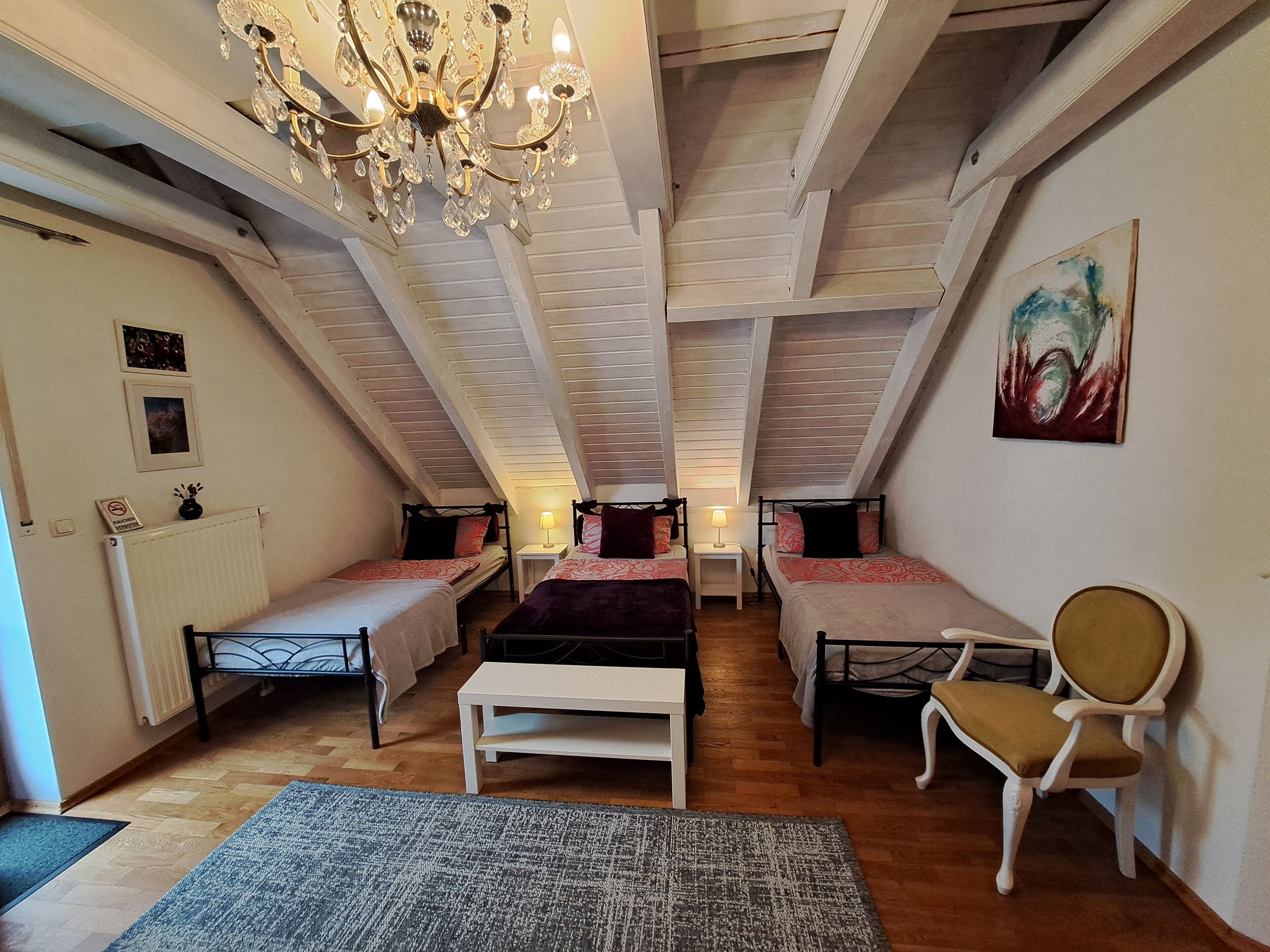 3 makuuhuonetta, silitysrauta/-lauta, Wi-Fi, vuodevaatteet