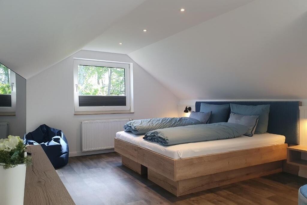 2 عدّة غرف نوم ومكواة/لوح كي وواي فاي وملاءات أسرّة