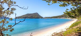 Capri Blue 2, 88 Tomaree Rd - stunning townhouse with Wi-Fi, Air Con