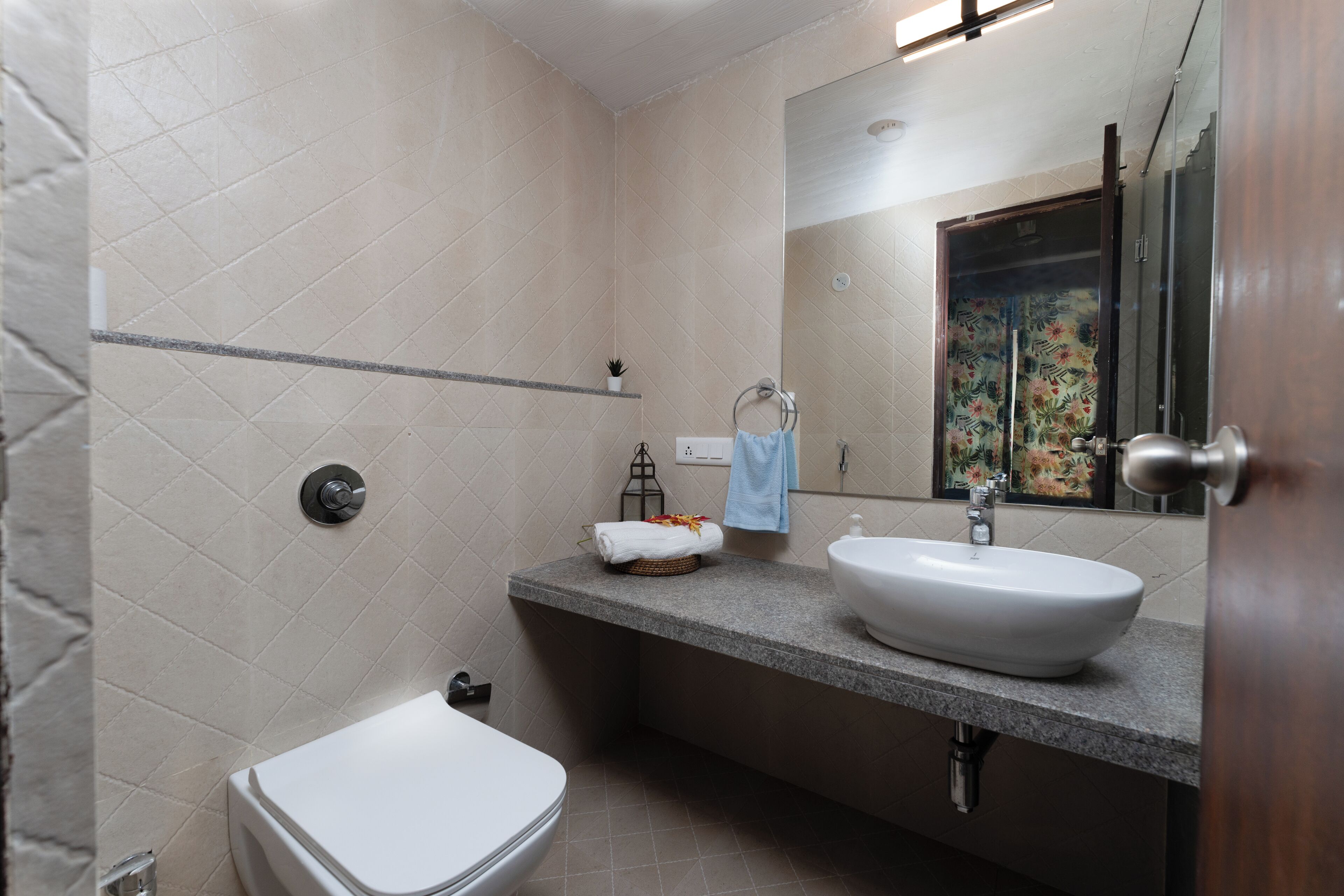 吹风机、坐浴桶、毛巾、肥皂