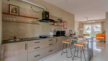 雪櫃、微波爐、焗爐、爐具