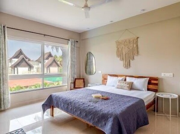 Tabla de planchar con plancha, wifi gratis, ropa de cama