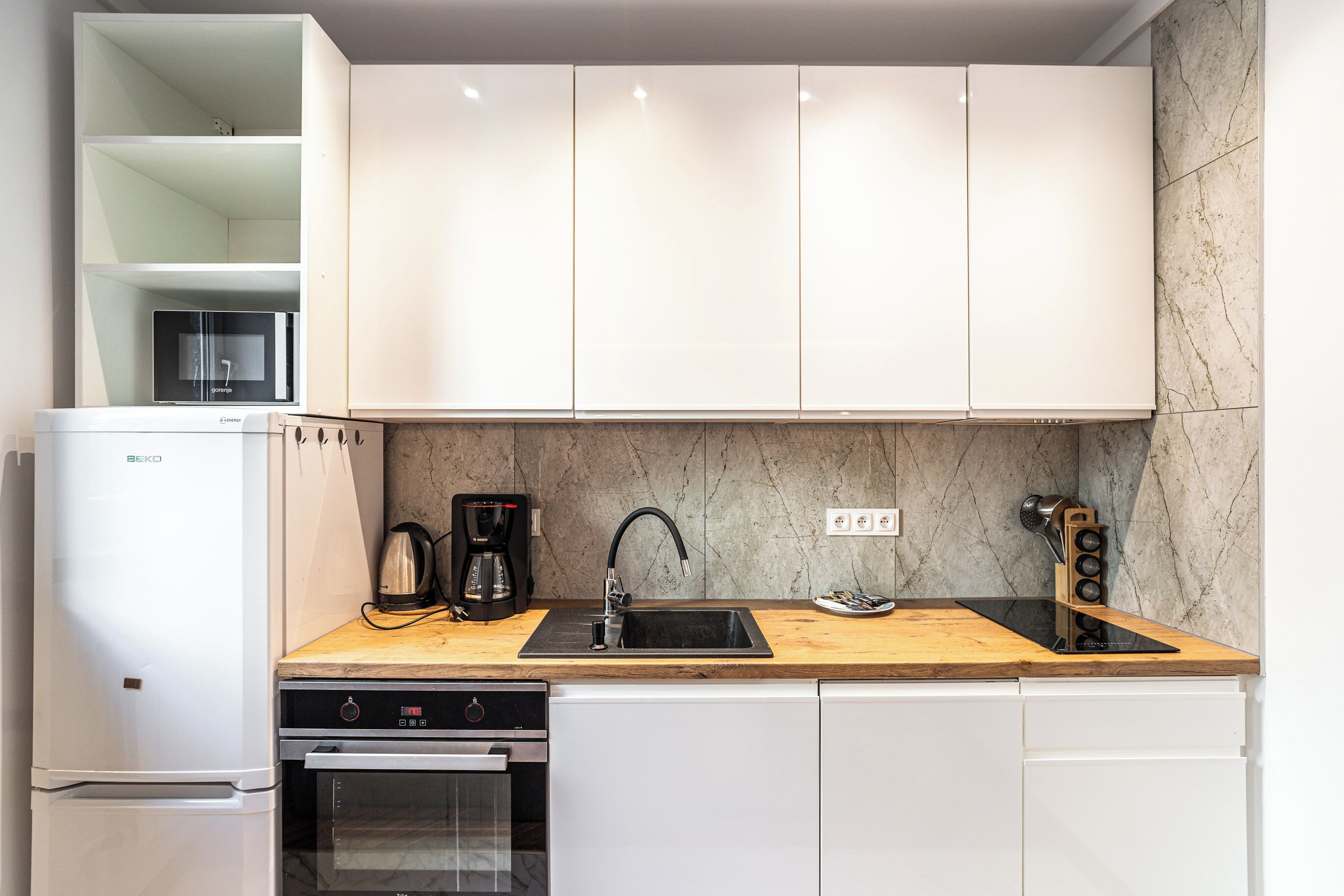 Classic Apartment | Private kitchenette | Coffee/tea maker, electric kettle