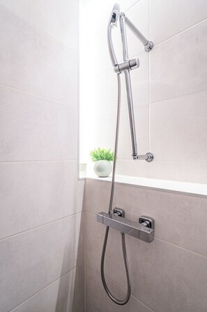 Classic Apartment | Bathroom - RentPlanet- Apartament Dąbrowskiego (Katowice)