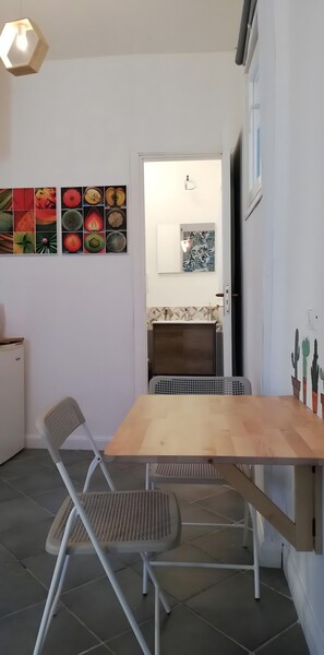 Dining - 'Fiorelli 17 - Bivano Green Leaves' Apartment with Balcony, Wi-Fi and Air Conditioning (Palermo)