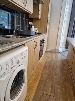 Apartment, 1 Bedroom, Smoking | Laundry