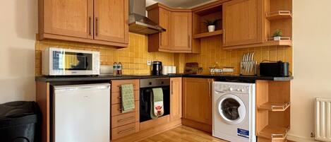 Mikroaaltouuni, uuni, liesi