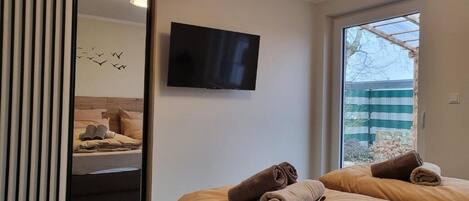 3 bedrooms, iron/ironing board, WiFi, bed sheets